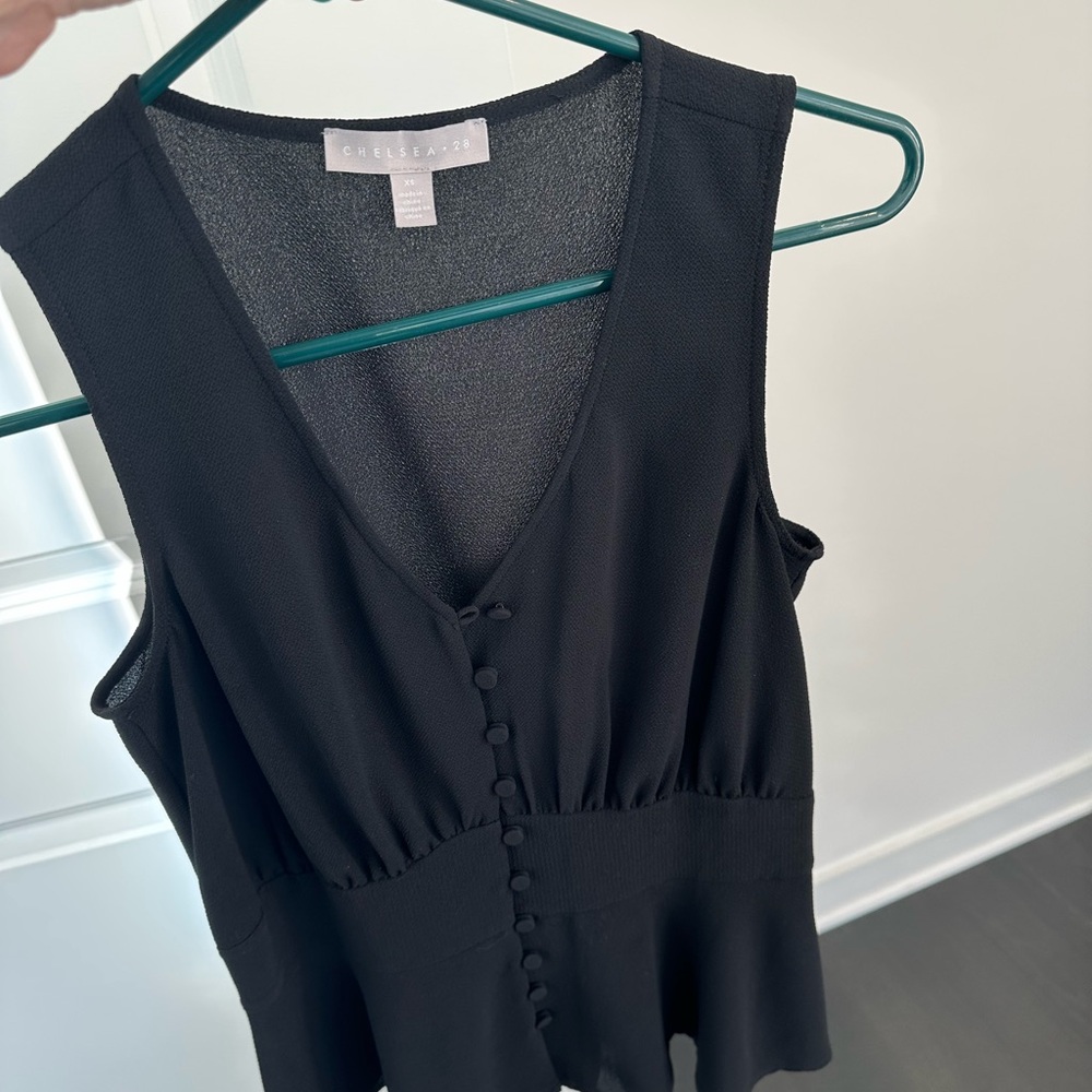 Chelsea28 Black Button-Front Sleeveless Blouse